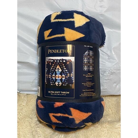 Pendelton Big Thunder Navy Aztec 50" x 70" Plush Throw Blanket - Picture 1 of 4
